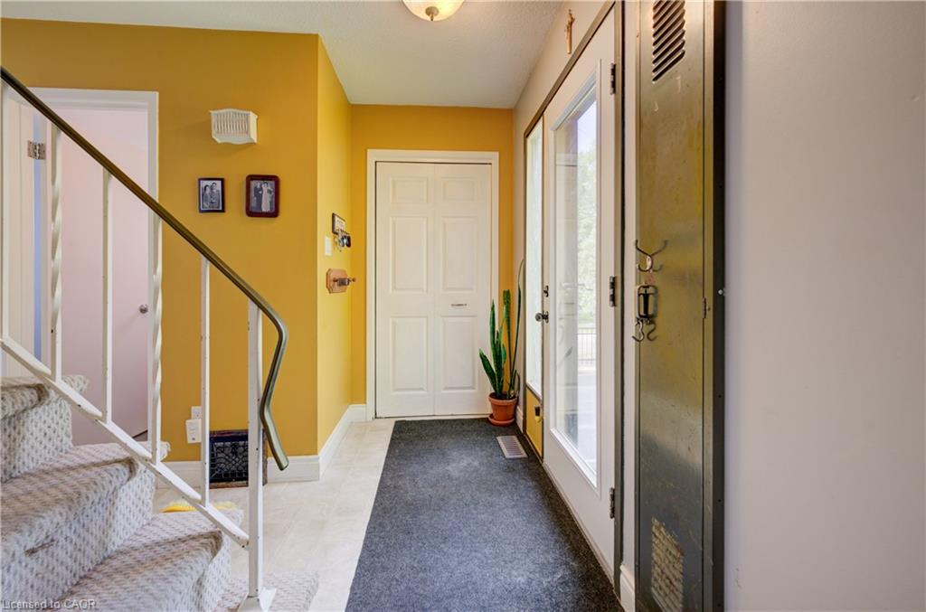 124 Queensway Drive, St. Jacobs ON N0B 2N0