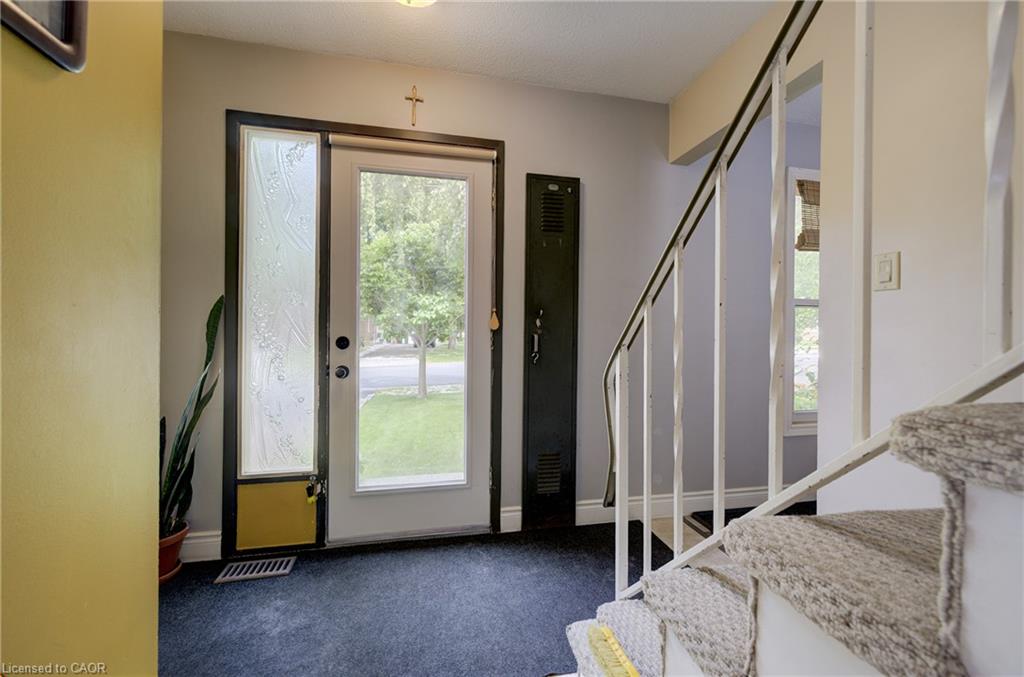 124 Queensway Drive, St. Jacobs ON N0B 2N0