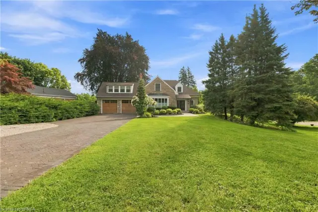 8 Tutela Heights Road, Brantford ON N3T 1A1