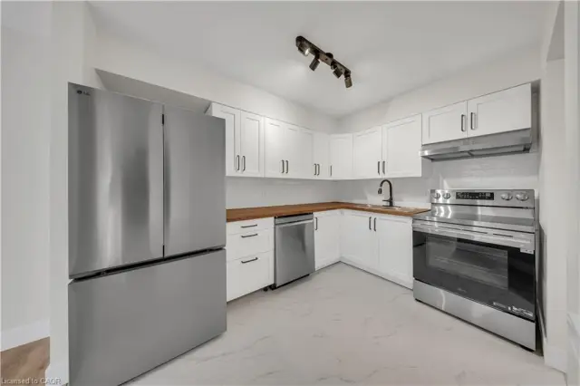 21-3085 Kingsway Drive, Kitchener ON N2C 2P1