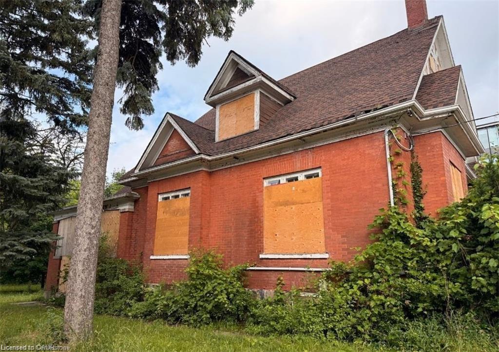 11 Irvin Street, Kitchener ON N2H 1K6