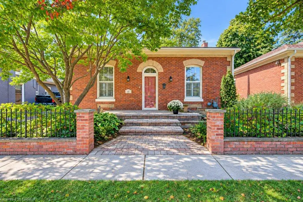 Brantford Heritage! Ontario Cottage!