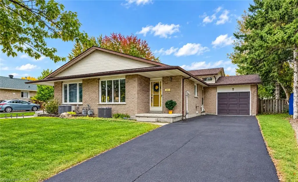 15 Uxbridge Crescent, Kitchener ON N2E 2S2