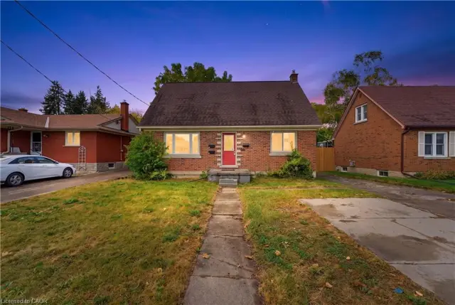 25 Meinzinger Avenue, Kitchener ON N2T 3T3