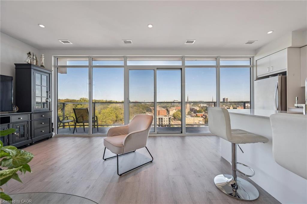 902-15 Glebe Street, Cambridge ON N1S 0C3