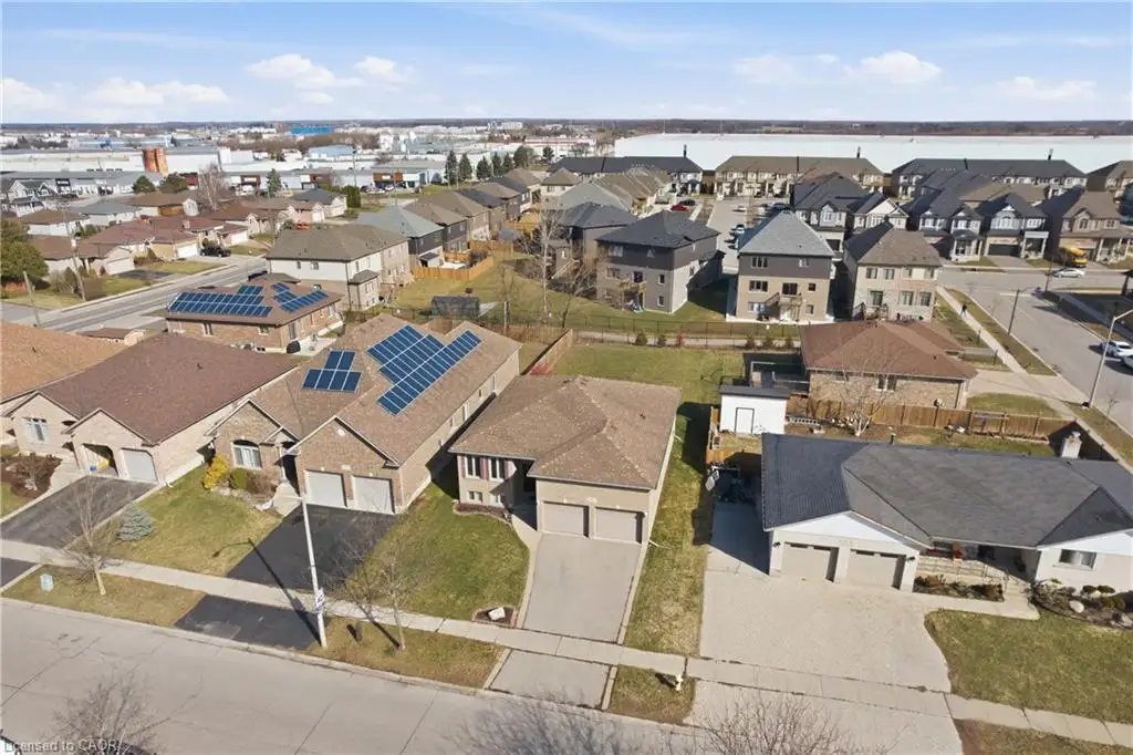 9 Pace Avenue, Brantford ON N3S 7V4