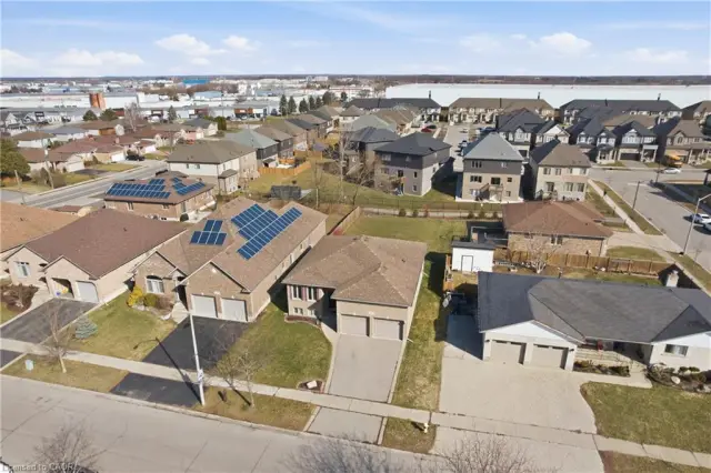 9 Pace Avenue, Brantford ON N3S 7V4