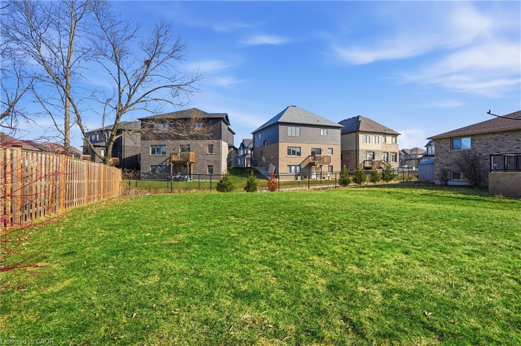 9 Pace Avenue, Brantford ON N3S 7V4