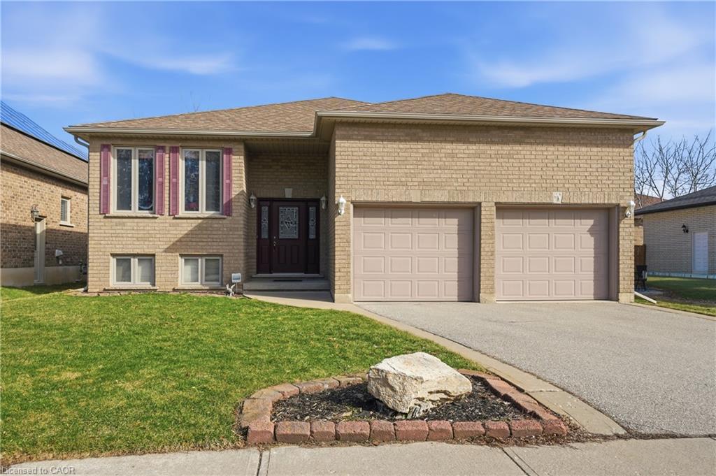 9 Pace Avenue, Brantford ON N3S 7V4