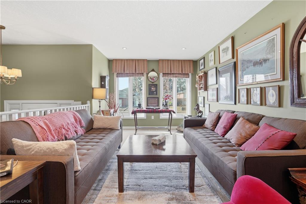 9 Pace Avenue, Brantford ON N3S 7V4