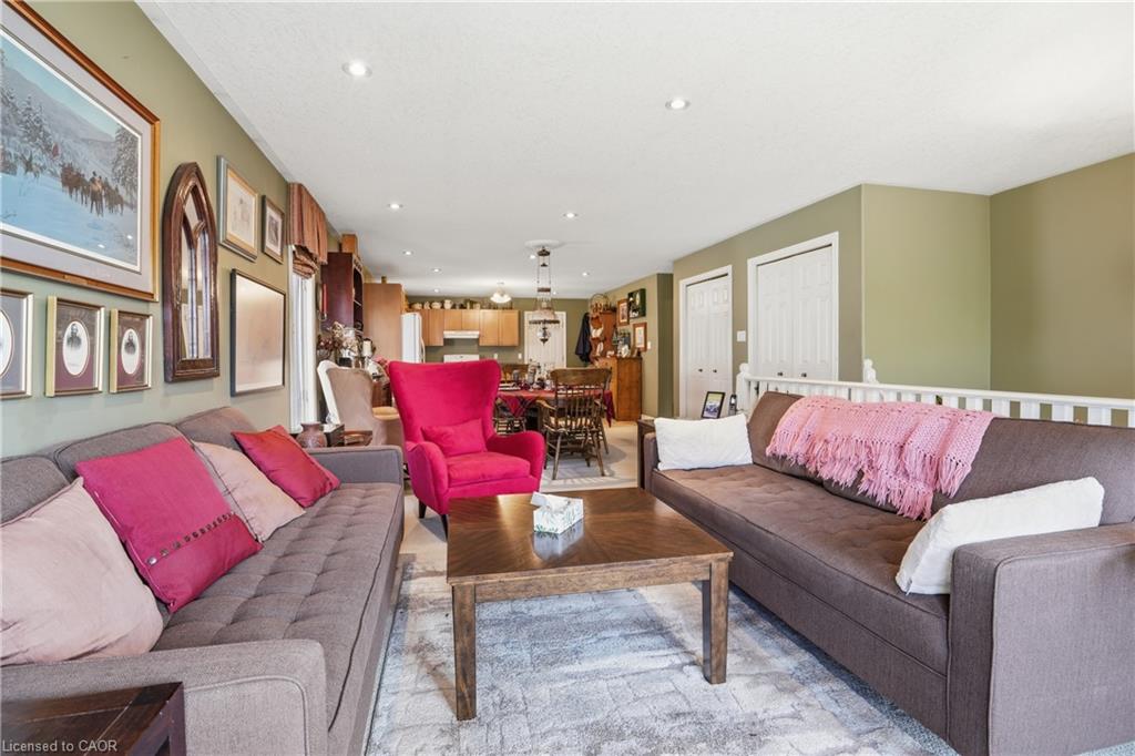 9 Pace Avenue, Brantford ON N3S 7V4