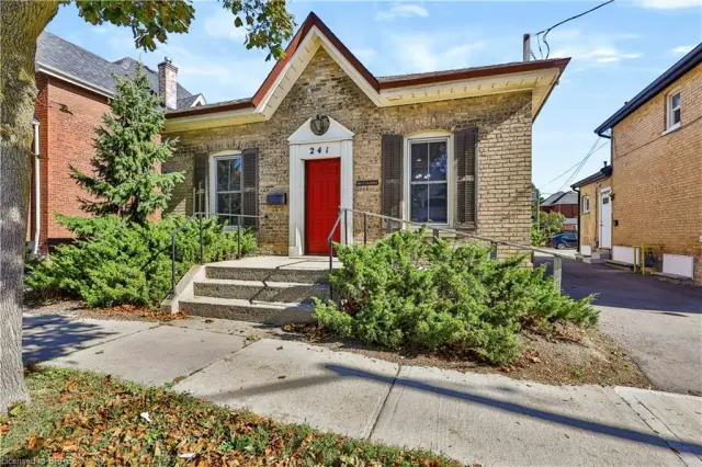 241 Brant Avenue, Brantford ON N3T 3J4