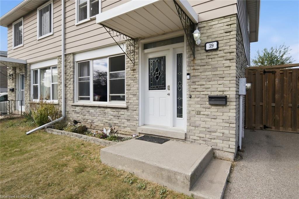 39 Magnolia Drive, Paris ON N3L 3M9