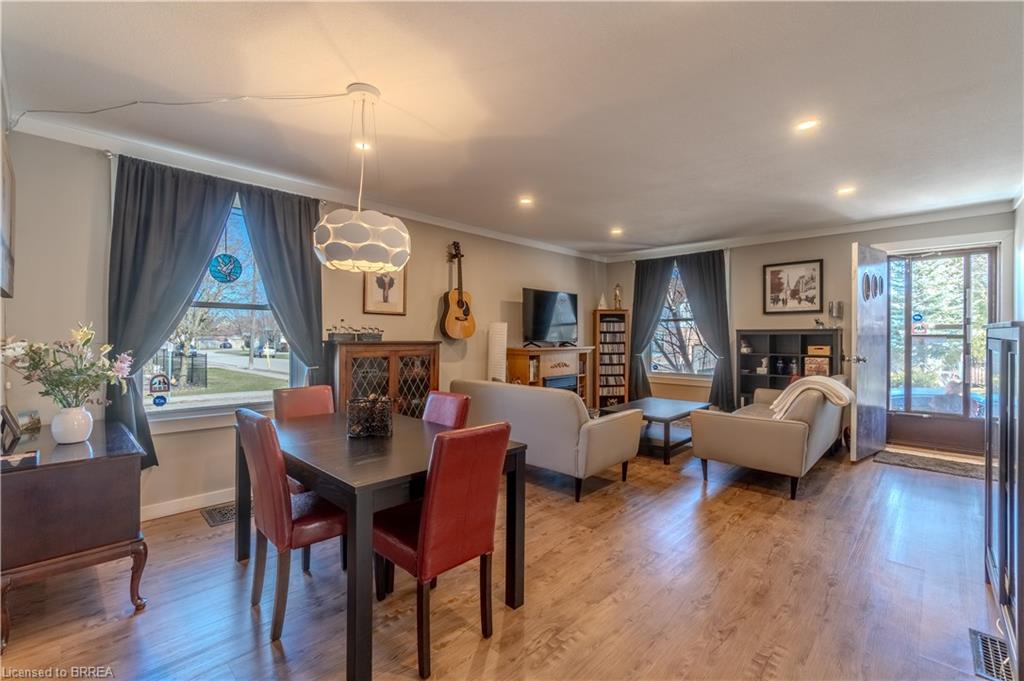 21 Wade Avenue, Brantford ON N3T 1W9