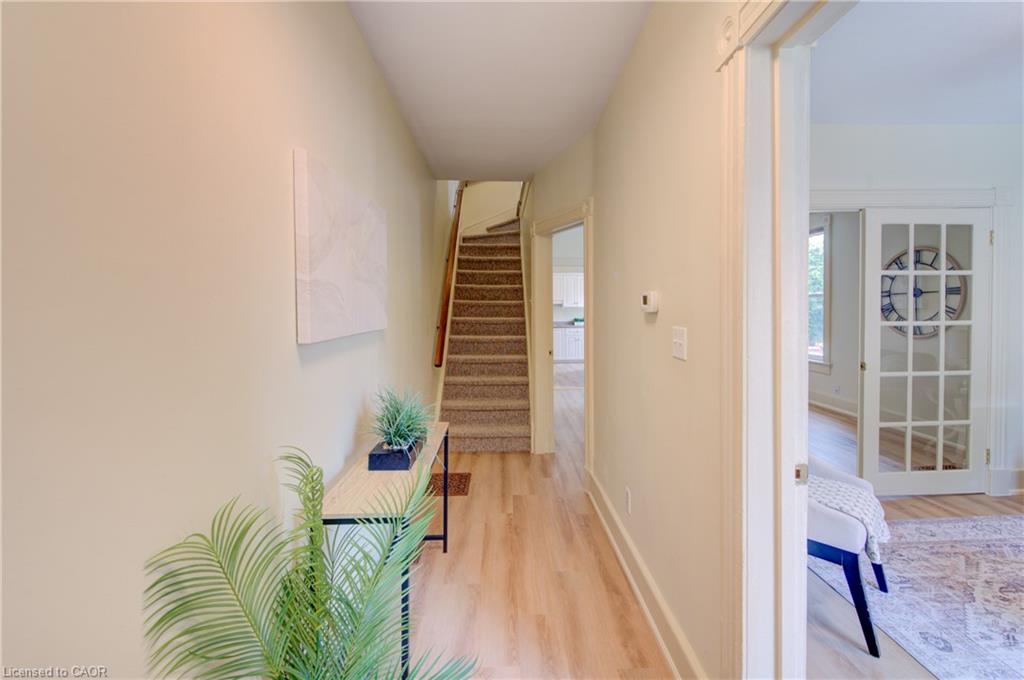 9 Salisbury Avenue, Cambridge ON N1S 1H7