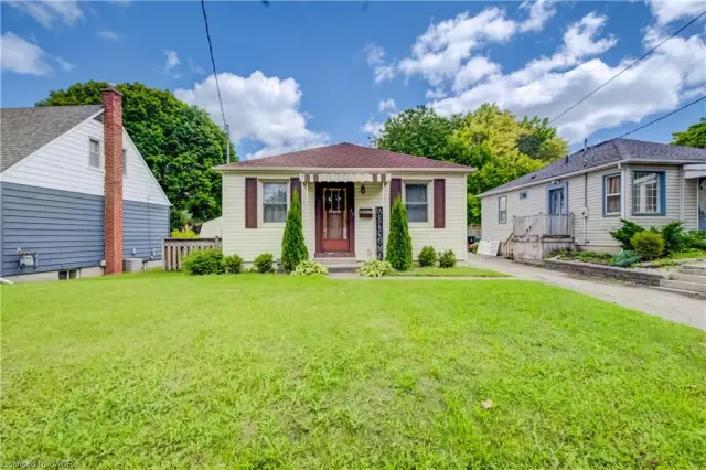 34 St Clair Avenue, Kitchener ON N2M 3Z4