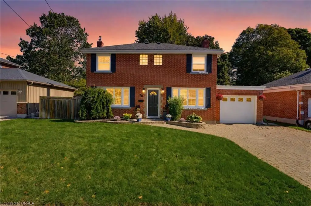 38 Admiral Road, Brantford ON N3R 1L6