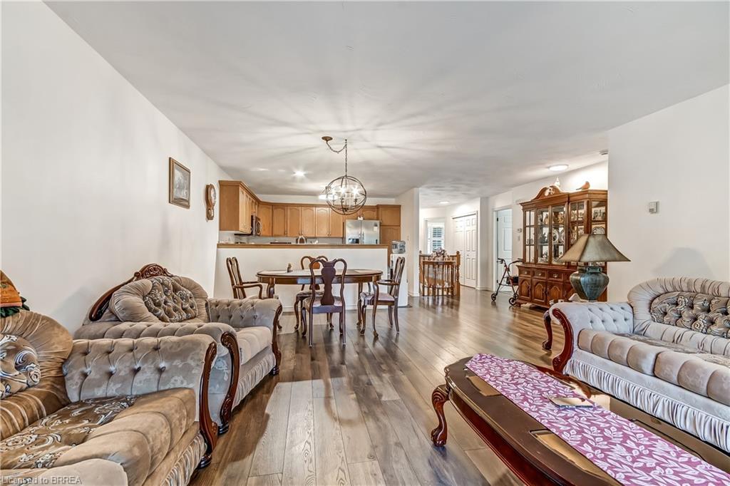 Newer hardwood floors, walls freshly painted.