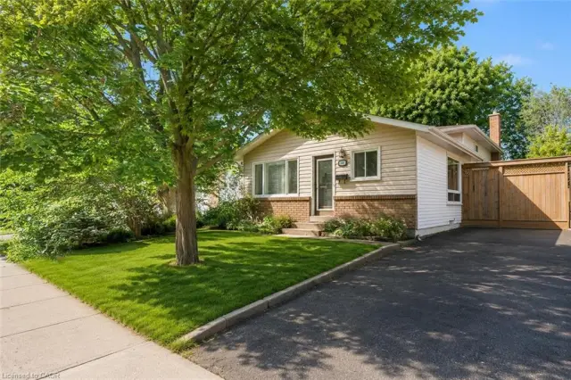 369 West Acres Drive, Guelph ON N1H 7B3
