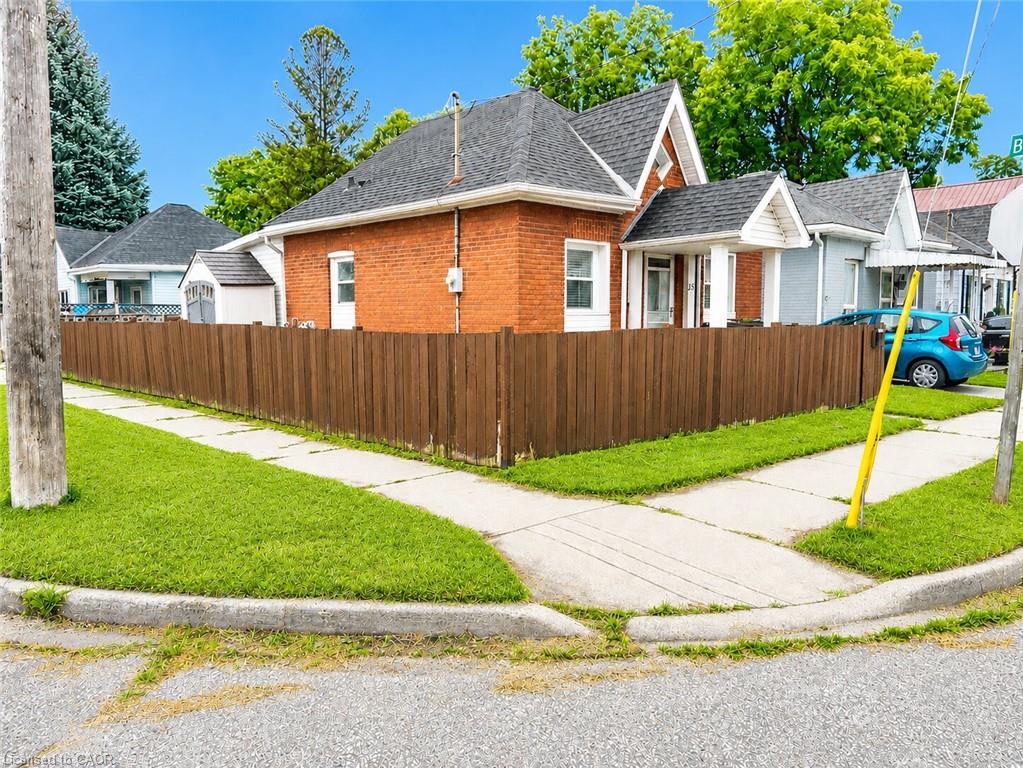15 Esther Street, Brantford ON N3S 6K3