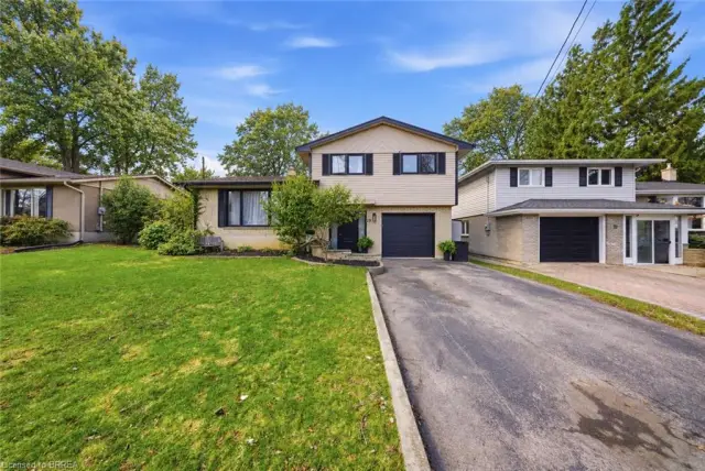 29 Allwood Street, Brantford ON N3R 2V2