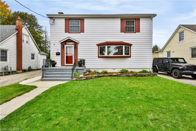 11 Sussex Avenue, Brantford ON N3R 2G5