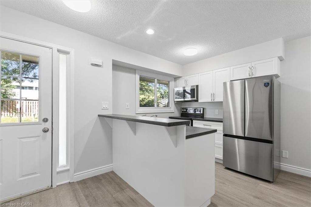 8-211 Veronica Drive, Kitchener ON N2A 2R8