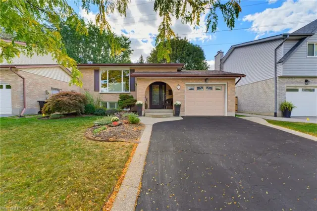77 Yellow Birch Drive, Kitchener ON N2N 2M3