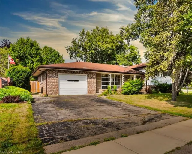 74 Brier Park Road, Brantford ON N3R 5T4