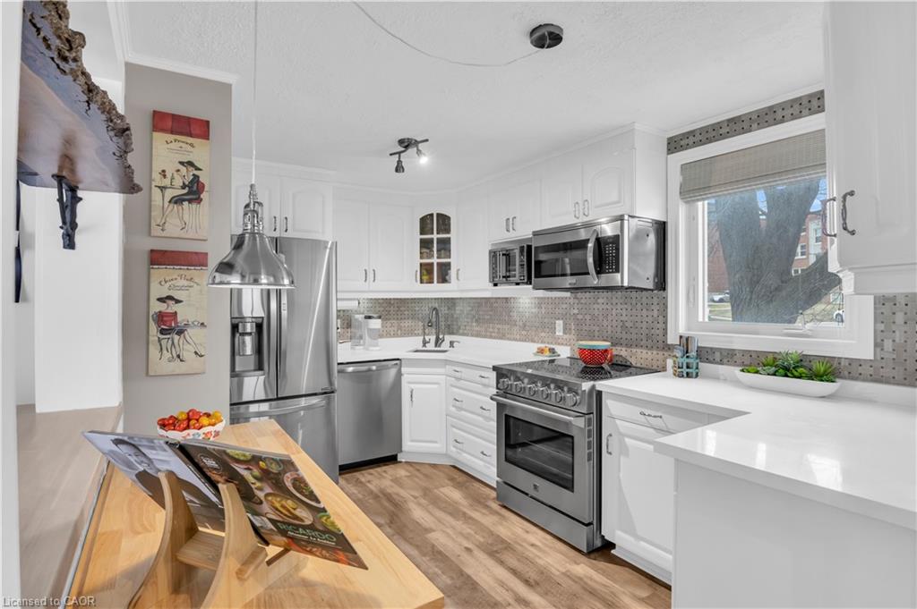 296 Weber Street E, Kitchener ON N2H 1G2
