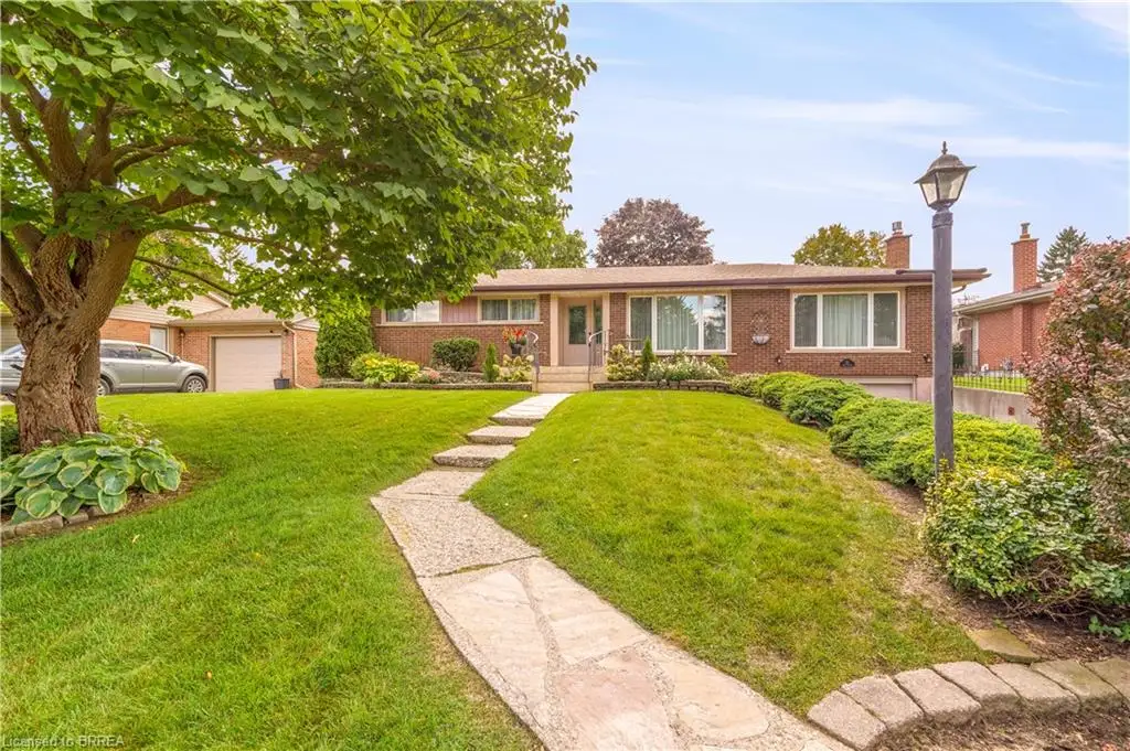25 Brier Crescent, Brantford ON N3R 3M5