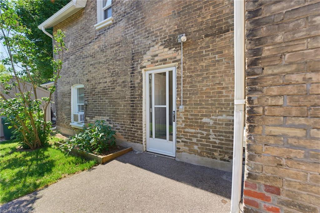 112 Grand River Avenue, Brantford ON N3T 4X4