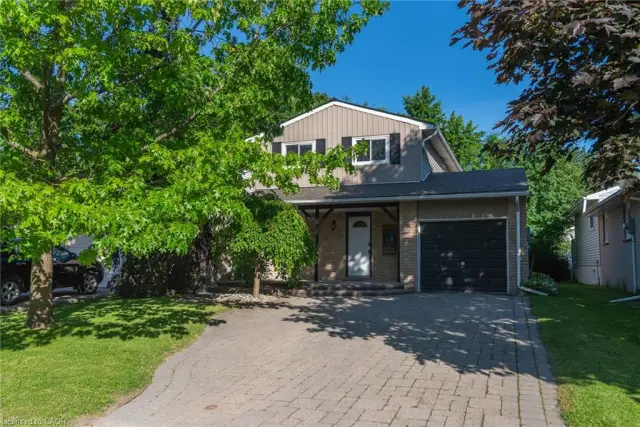 162 Parkside Drive E, Fergus ON N1M 3E8