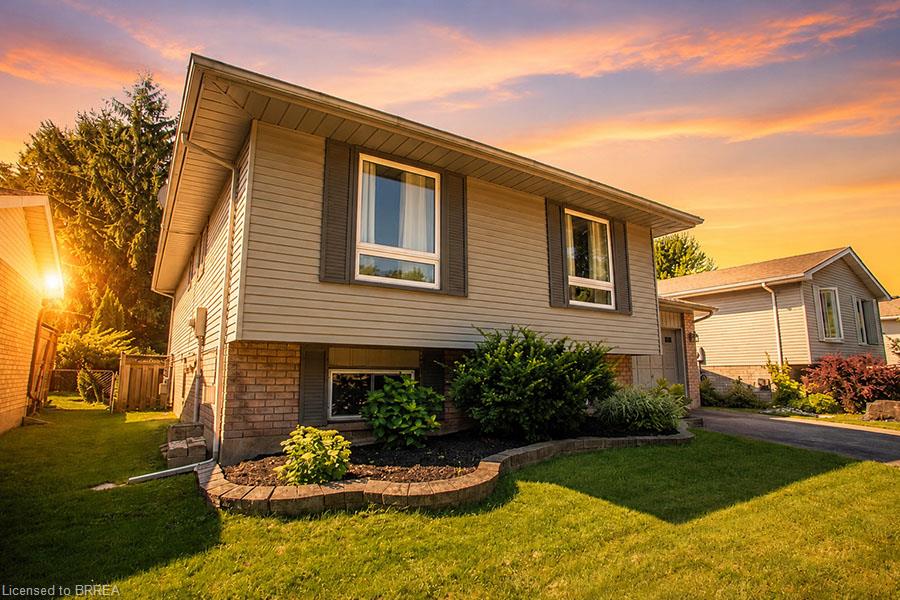 27 Myrtleville Drive, Brantford ON N3V 1B9