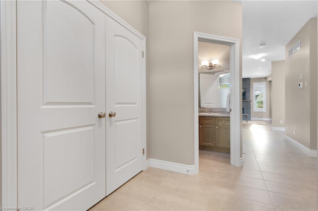 213 Ladyslipper Drive, Waterloo ON N2V 0E2