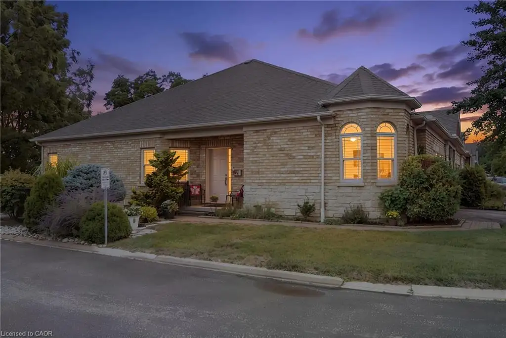 Unit #25, 10 Cobblestone Dr, Paris