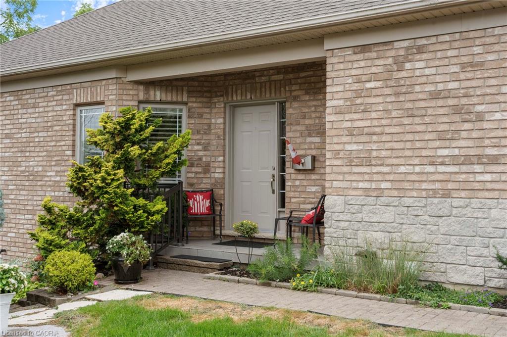 Unique and private side entry
