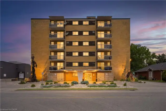 403-87 St George Street, Brantford ON N3R 1V5