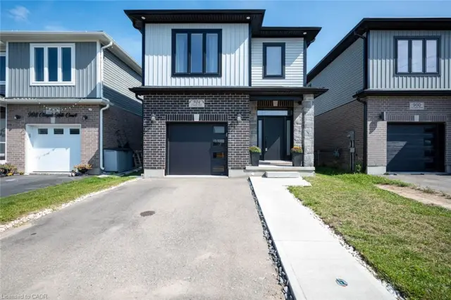 904 Chapel Hill Court, Kitchener ON N2R 0P4