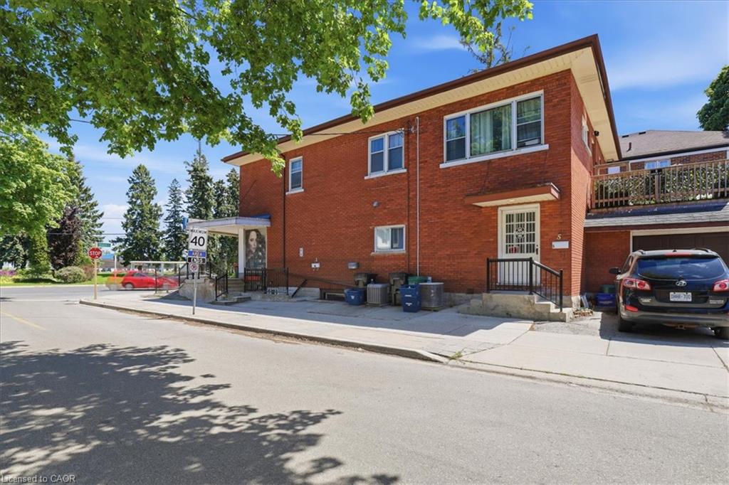 744 Queen Street S, Kitchener ON N2M 1A4