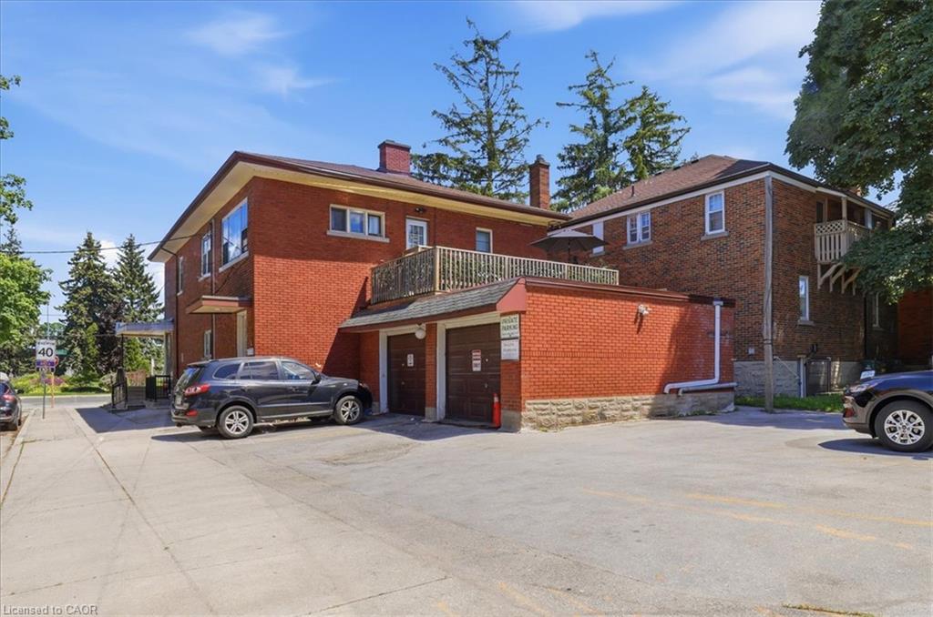 744 Queen Street S, Kitchener ON N2M 1A4