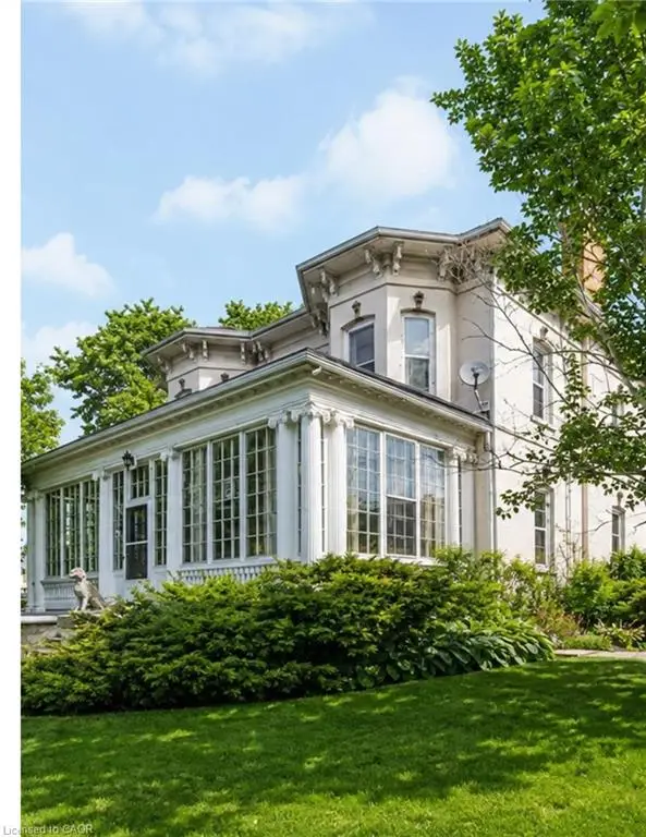 66 Park Hill Road E, Cambridge ON N1R 1P7