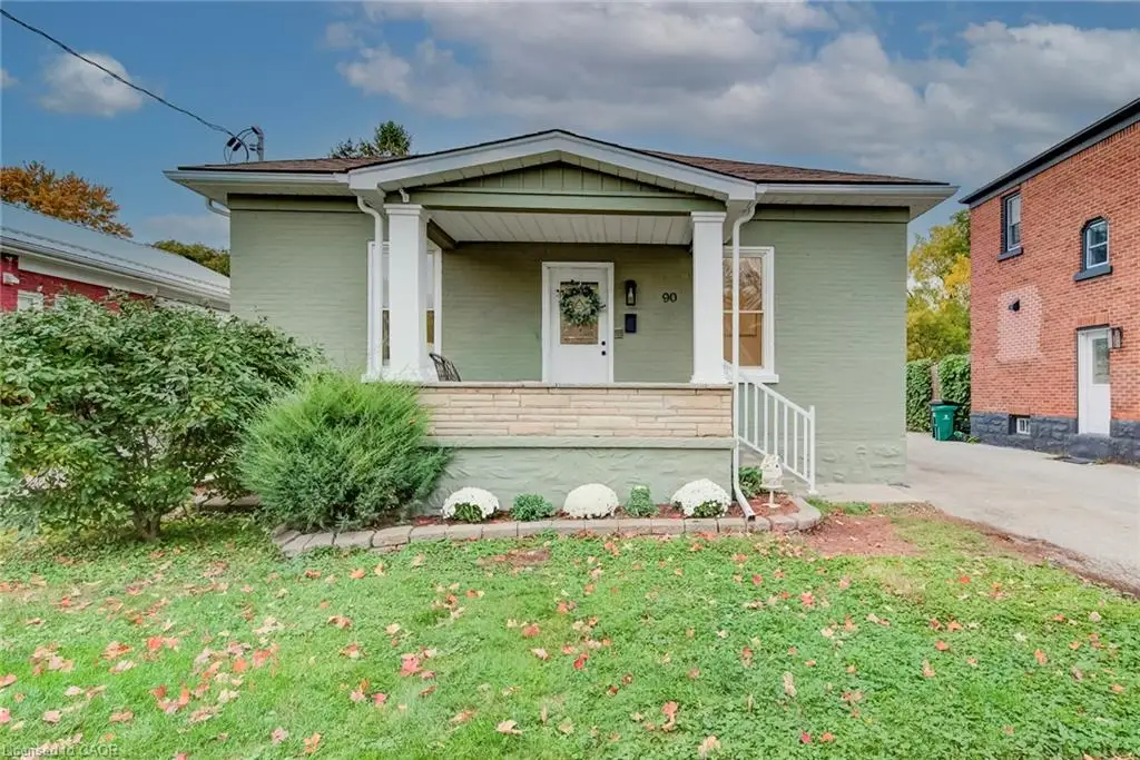 90 John Street E, Waterloo ON N2J 1G1