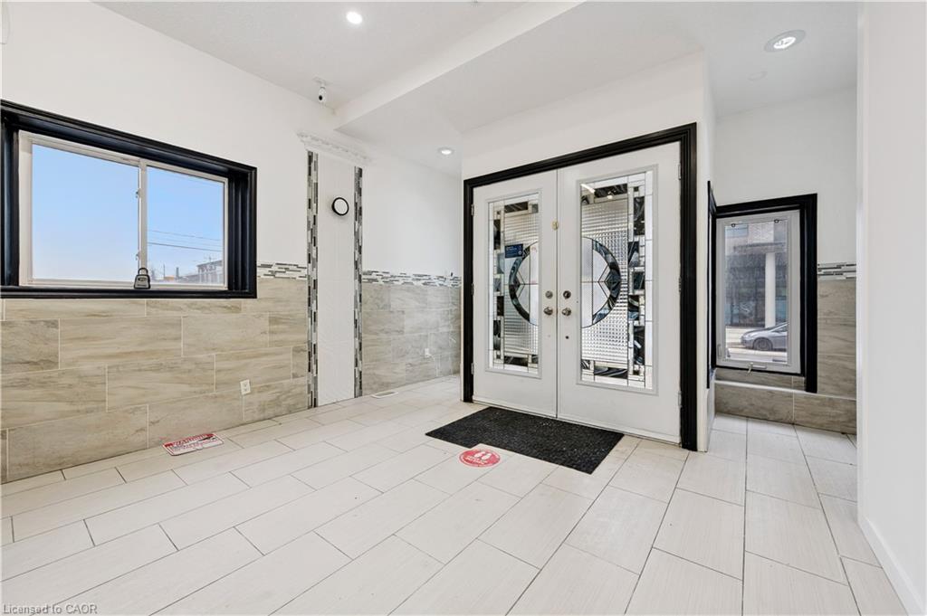 496 King Street E, Kitchener ON N2G 2L6