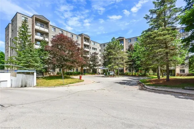 206-93 Westwood Road, Guelph ON N1H 7J7