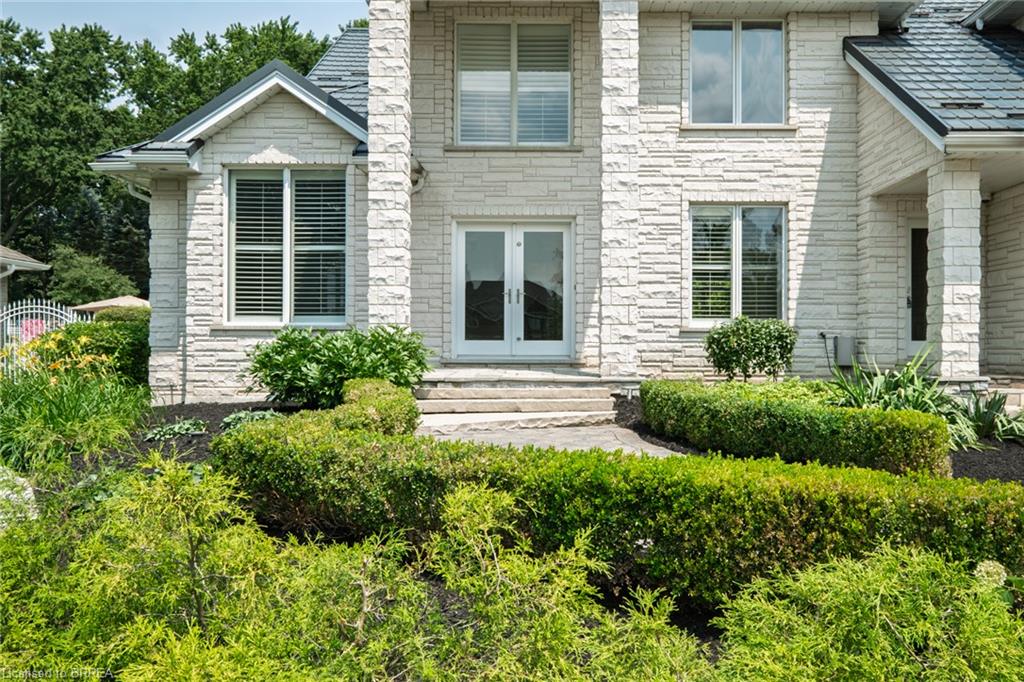 44 St Andrew's Drive, Brantford ON N3T 6H3