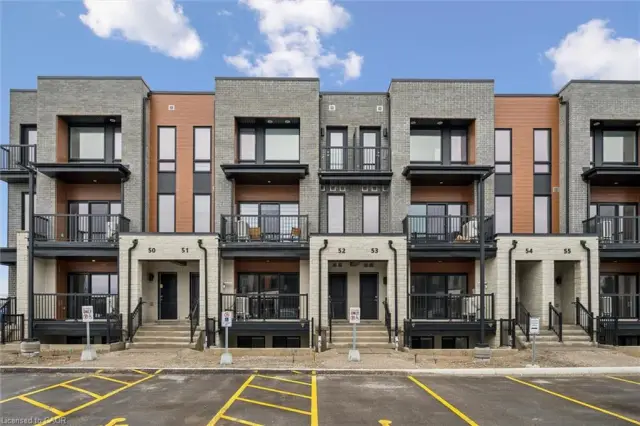 C052-525 Erinbrook Drive, Kitchener ON N2E 3T1