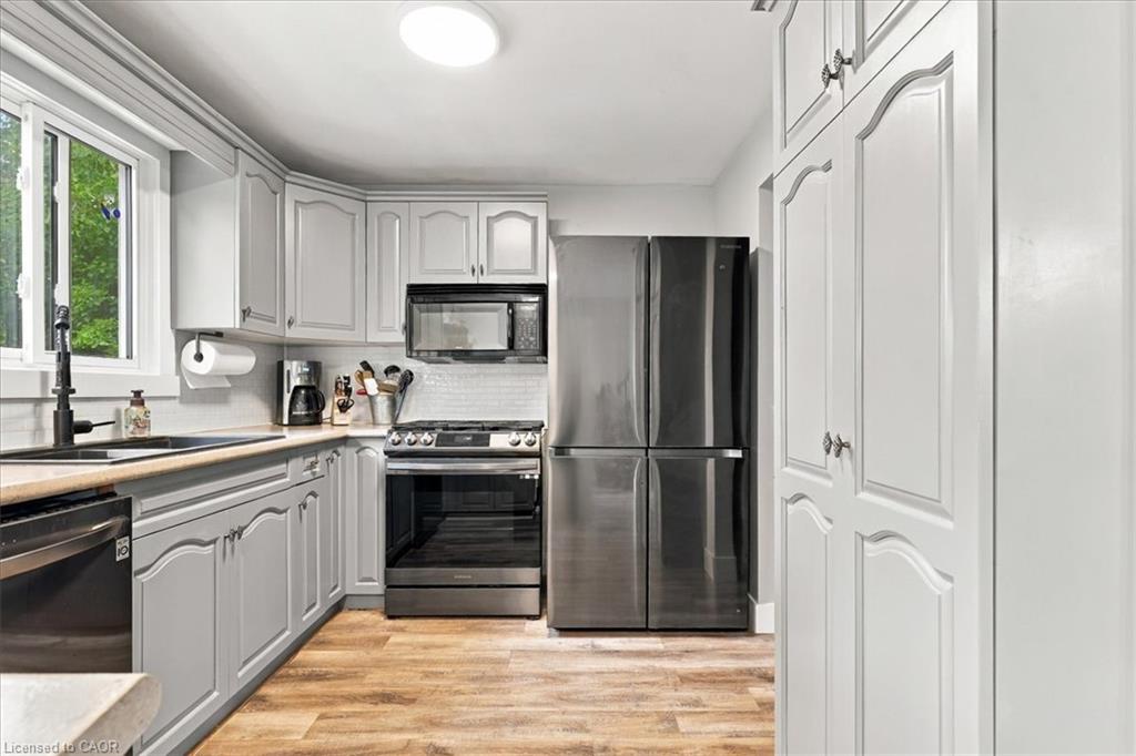 18 Forest Glen Court, Kitchener ON N2N 1E2