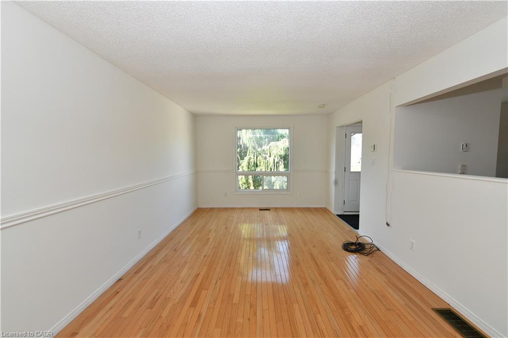 82 Elmwood Avenue, Cambridge ON N1R 4Y4