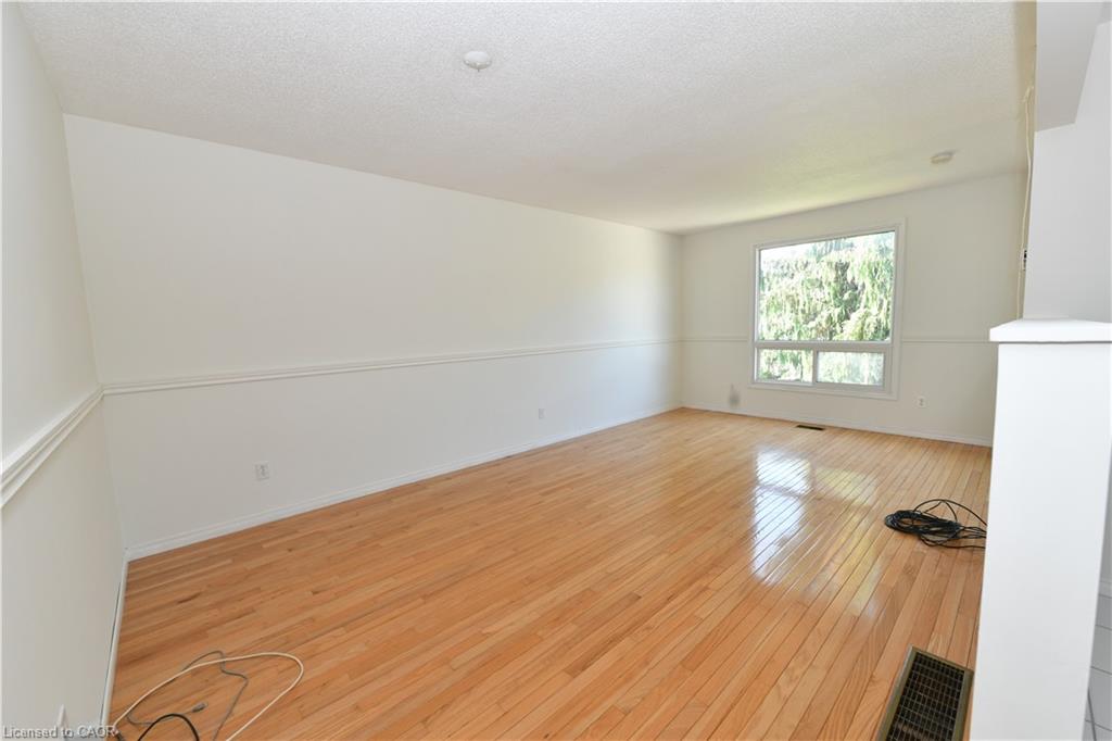 82 Elmwood Avenue, Cambridge ON N1R 4Y4